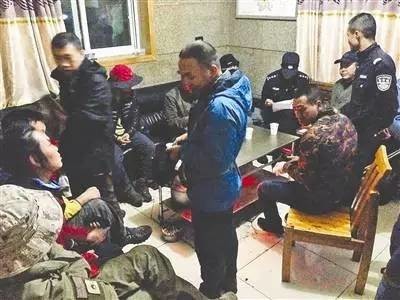 不听劝！驴友违规穿越九寨沟被困 每人交200救援费