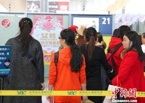 多地机场设女性安检专用通道 保护还是限制?