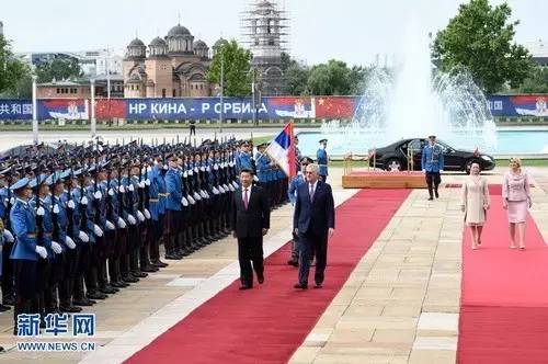 去年9月，中国举行纪念中国人民抗日战争暨世界反法西斯战争胜利70周年大会，塞尔维亚总统尼科利奇应邀出席了阅兵式。此外，塞尔维亚还派出了一支方队，参加了阅兵式。