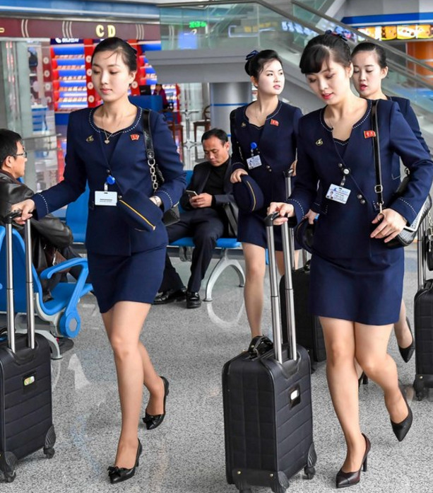 朝鲜空姐着新版制服亮身机场
