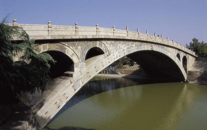 图:今天的赵州桥。内部建造工艺和外貌,均已非那座传承了一千多年的古桥