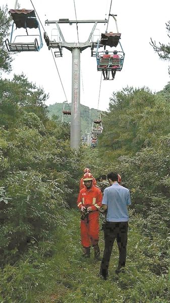 景区索道突然停电 62名游客被困高空悬了1小时