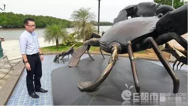 中国游客泰国爬雕塑拍照 随意攀爬视频引疯狂谩骂 到底怎么回事?