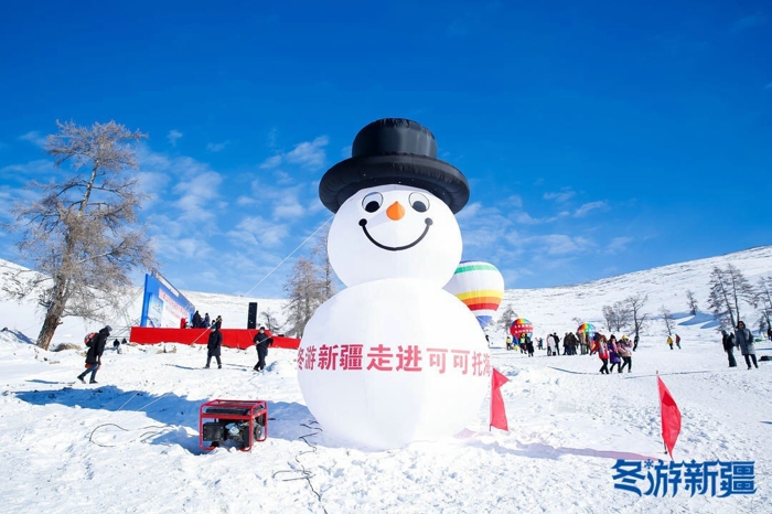 阿尔泰山可可托海国际滑雪场开业 千米落差雪道创中国